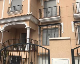 Vista exterior de Casa o xalet de lloguer en Vegas del Genil amb Calefacció, Terrassa i Piscina