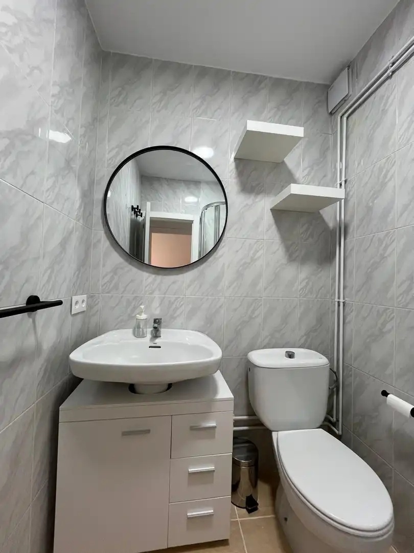 Badezimmer von Wohnung zur Miete in Córdoba mit Klimaanlage und Möbliert