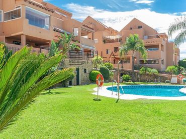 Penthouse with pool for sale in Lagos de Santa María Golf