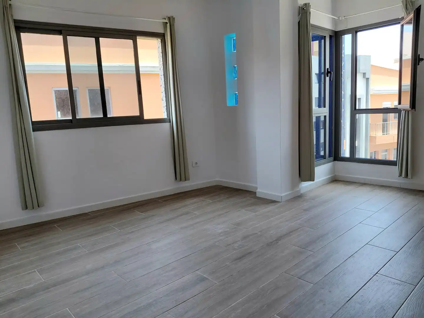 Bedroom of Flat for rent in Las Palmas de Gran Canaria  with Parquet flooring, Oven and Washing machine