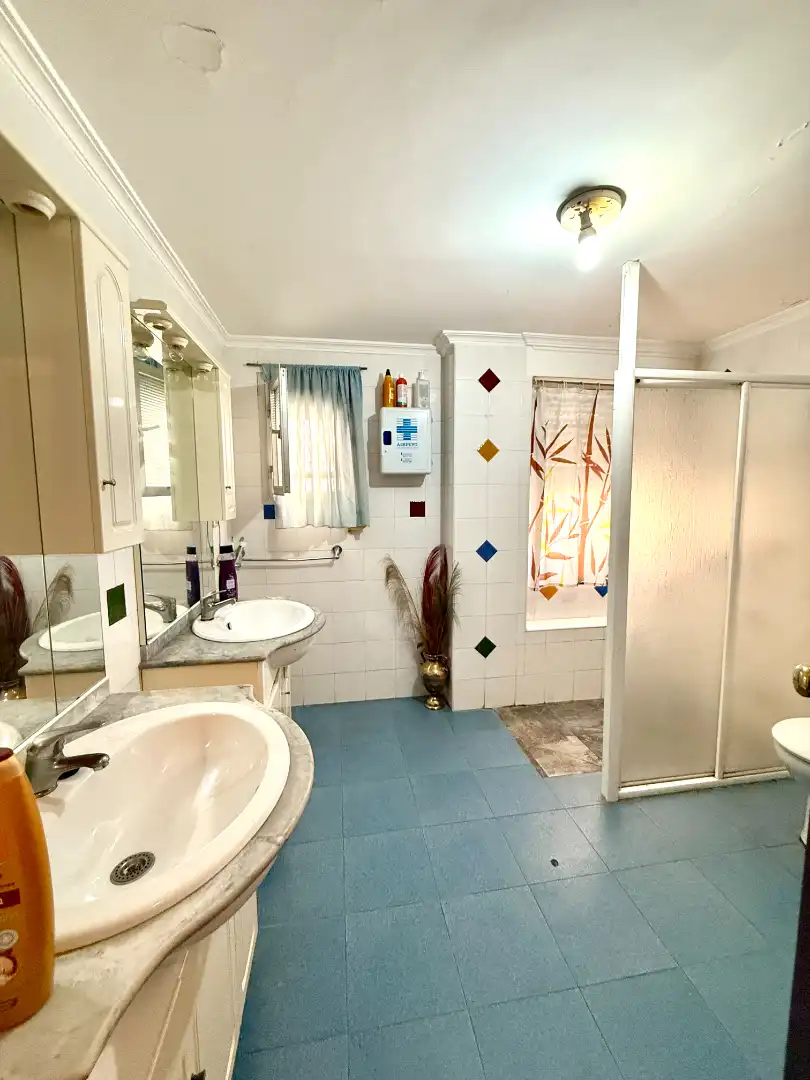 Bathroom of Flat for sale in Mairena del Aljarafe  with Terrace and Balcony