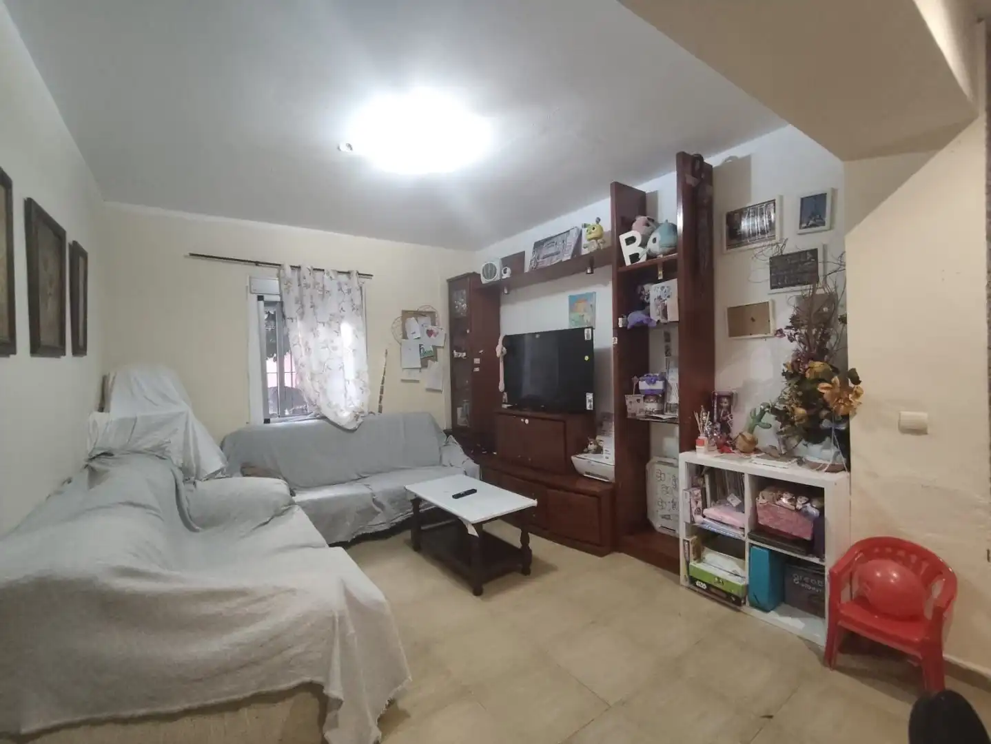 Living room of Flat for sale in Sevilla  with Air Conditioner and Furnished