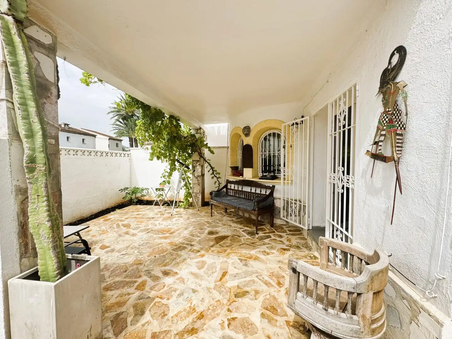 Terrasse von Einfamilien-Reihenhaus zum Verkauf in Dénia mit Klimaanlage, Privatgarten und Terrasse