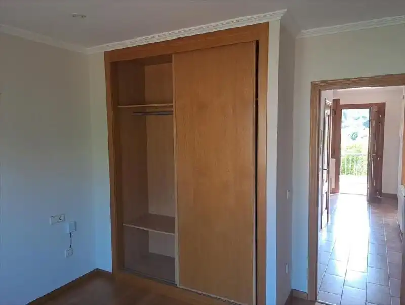Habitación de Casa adosada en venta en Vilagarcía de Arousa con Calefacción y Jardín privado