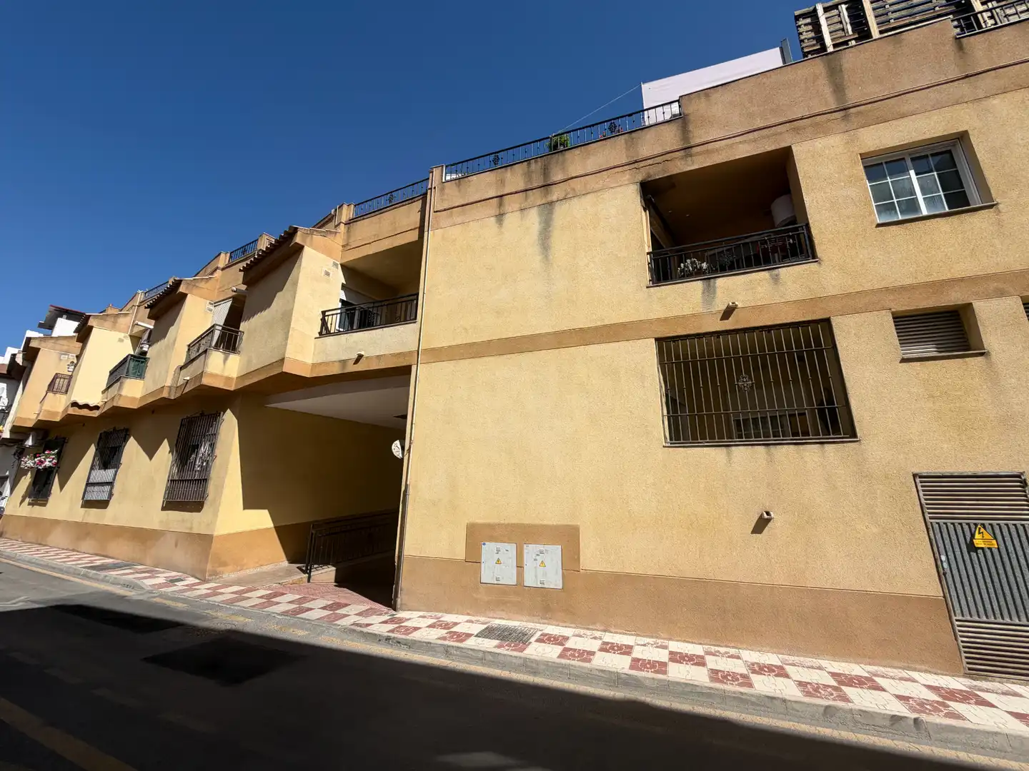 Exterior view of Duplexes for rent in Cúllar Vega  with Terrace, Furnished and Washing machine