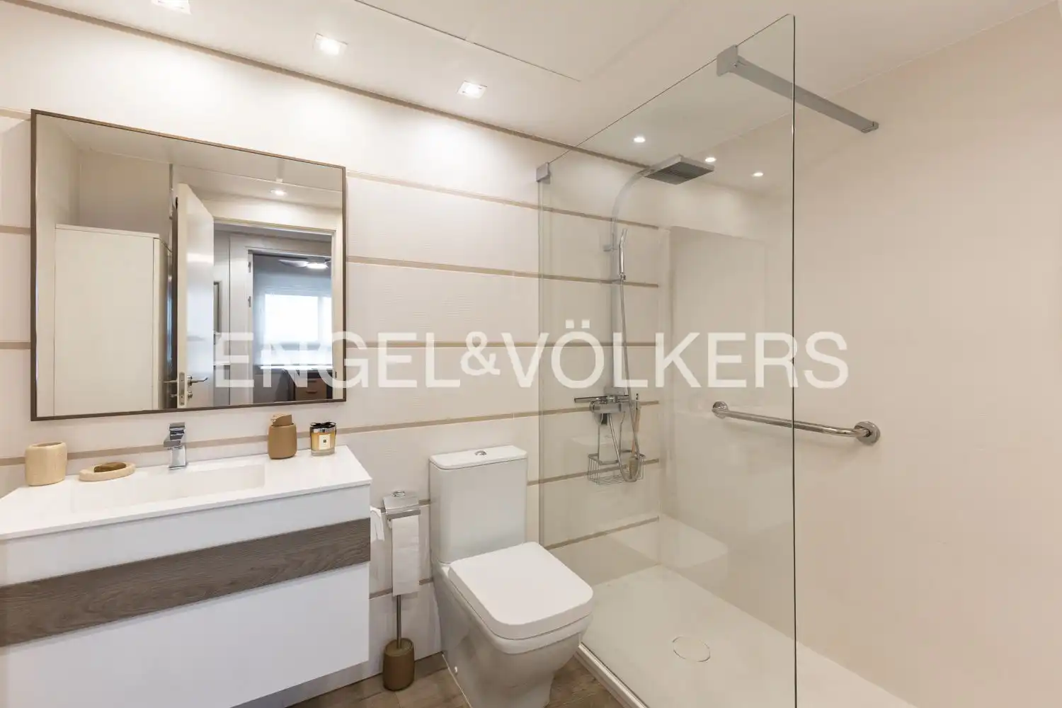Badezimmer von Wohnung zum Verkauf in Valencia mit Klimaanlage, Heizung und Parkett