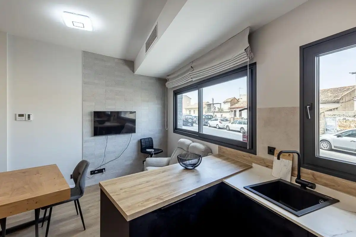 Sala de estar de Estudio en venta en Granada con Parquet