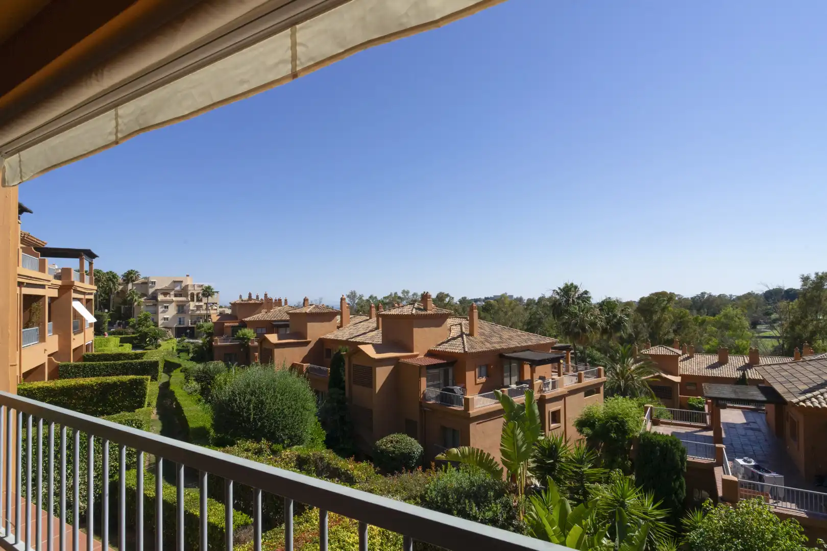 Vista exterior de Apartamento en venta en Estepona con Aire acondicionado, Calefacción y Terraza