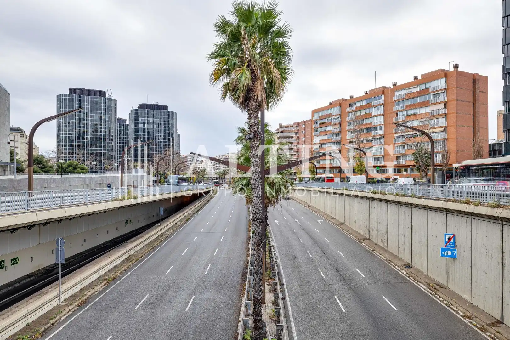 Vista exterior de Garatge en venda en Barcelona
