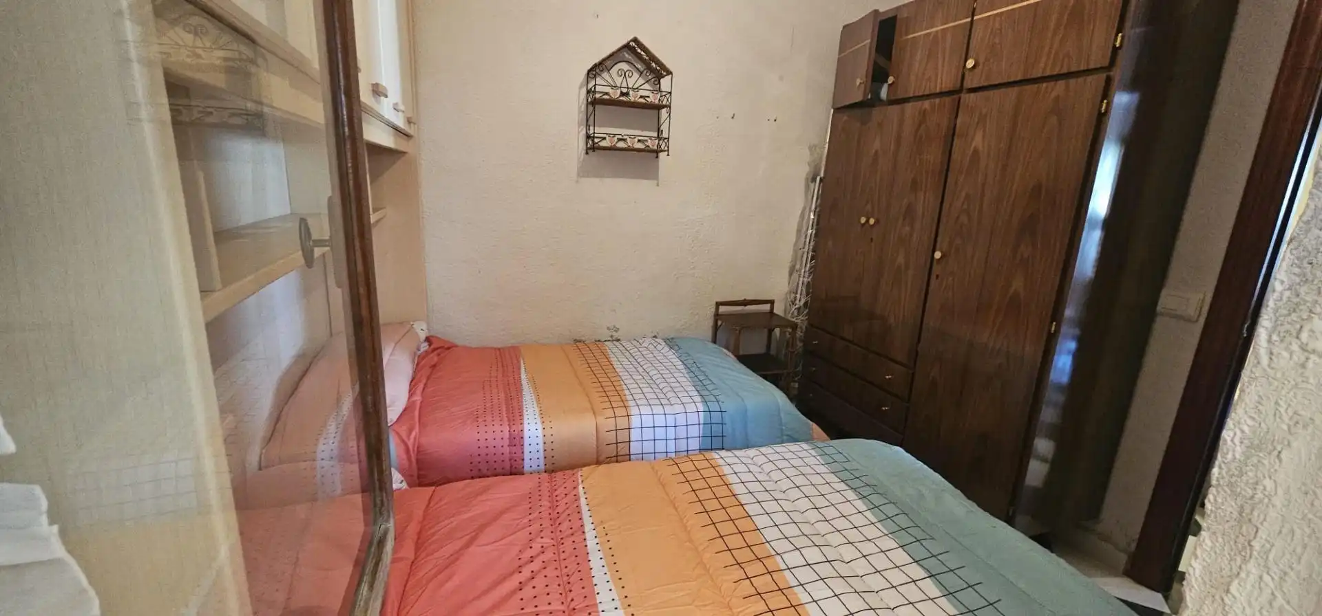 Habitación de Casa adosada en venta en Torrevieja con Jardín privado, Trastero y Amueblado