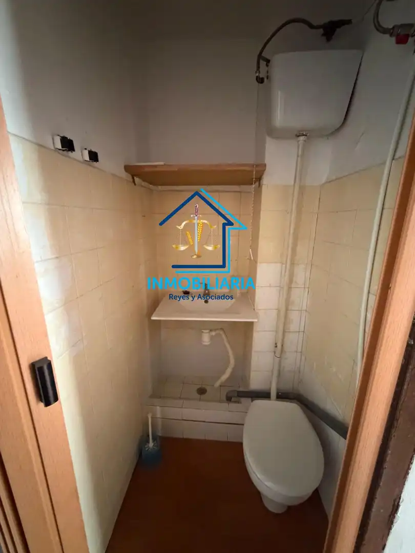 Baño de Local en venta en Córdoba con Aire acondicionado