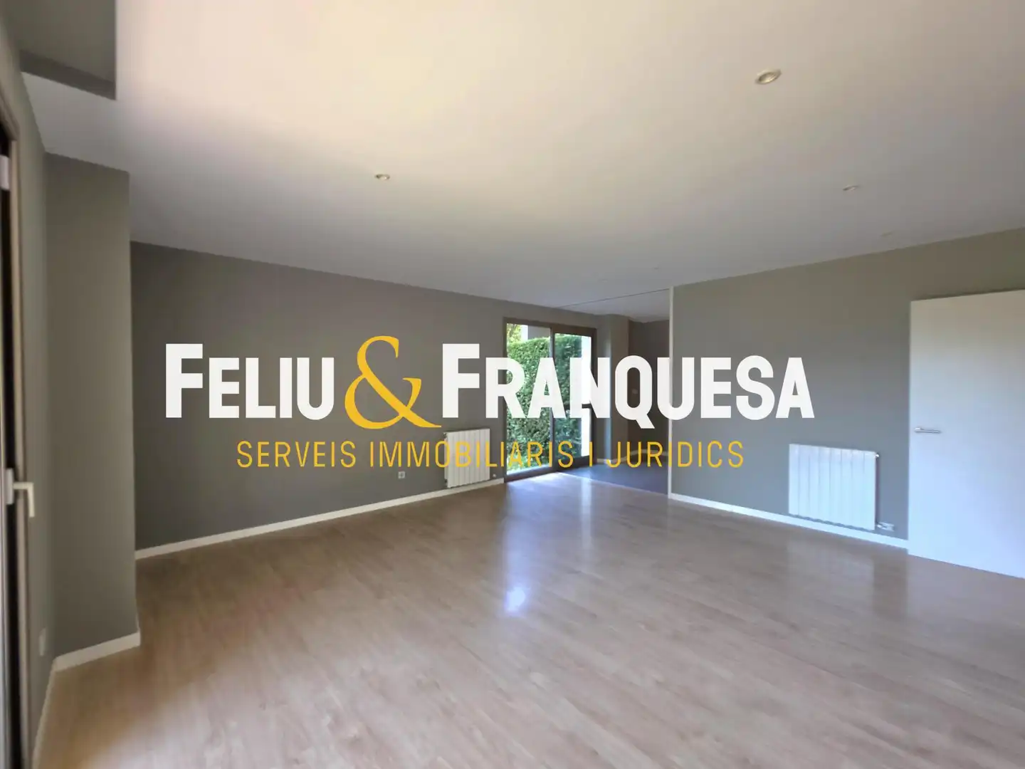 Vista exterior de Piso en venta en Sant Cugat del Vallès con Calefacción, Jardín privado y Terraza