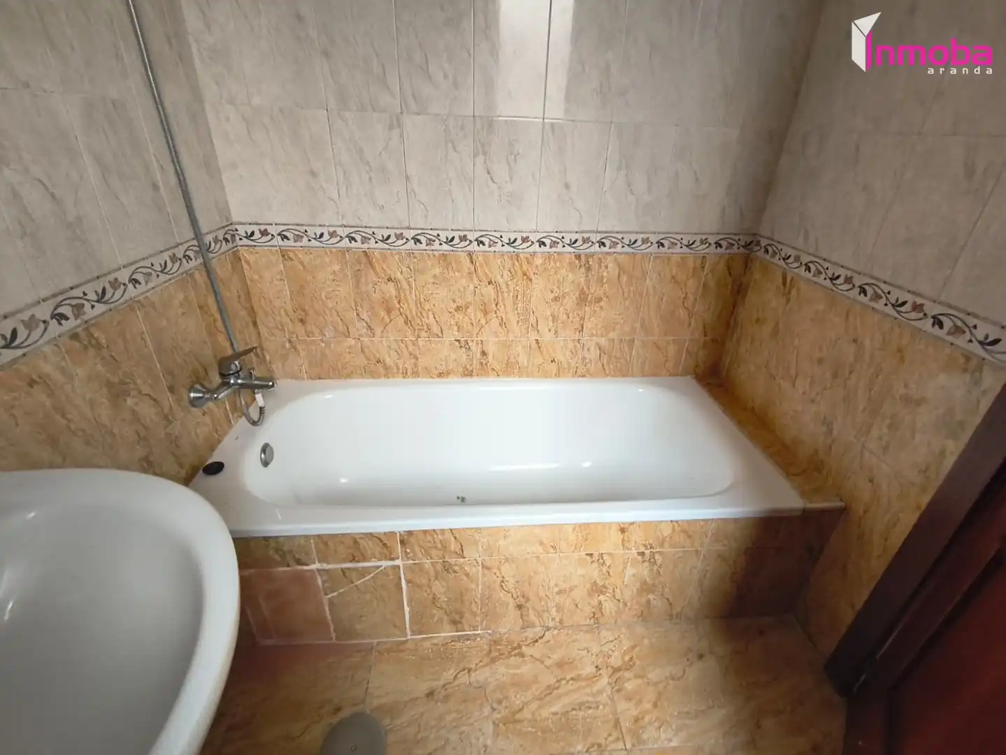 Bathroom of Flat for sale in Aranda de Duero  with Heating and Oven