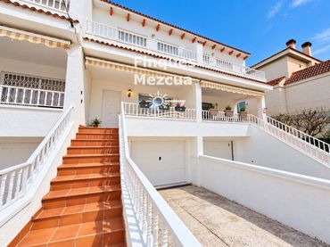 Adossat amb piscina en venda a Segur de Calafell