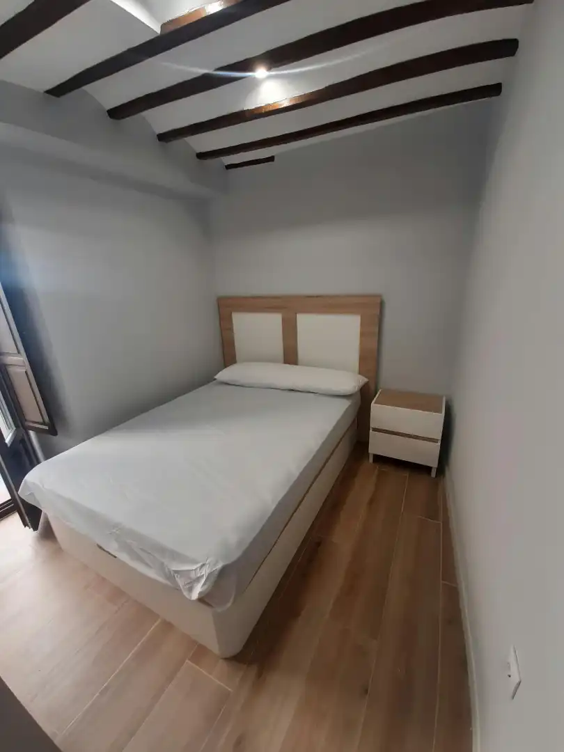 Dormitori de Apartament de lloguer en Úbeda amb Aire condicionat, Calefacció i Moblat