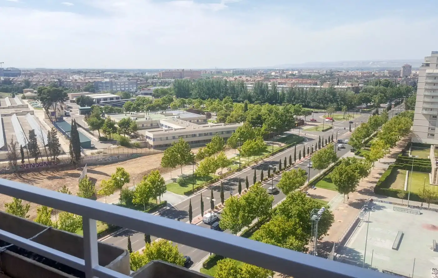Außenansicht von Wohnung zur Miete in Zaragoza mit Klimaanlage, Heizung und Privatgarten