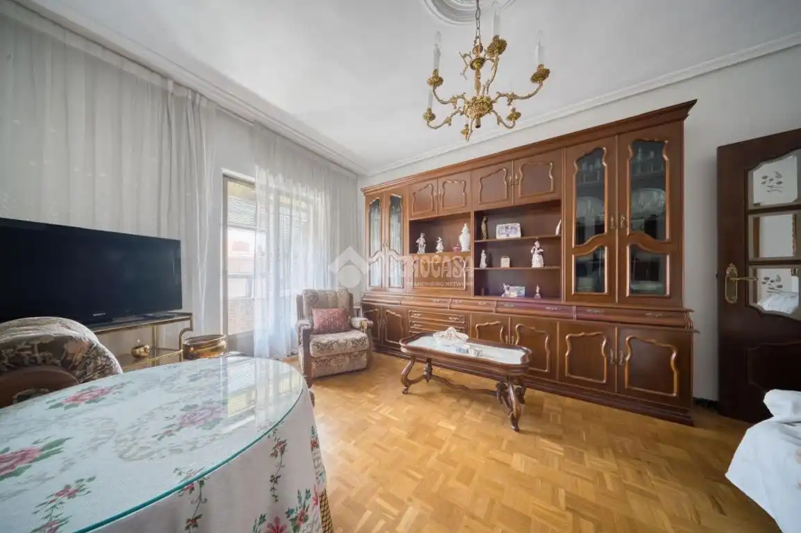 Sala de estar de Piso en venta en Valladolid con Calefacción, Parquet y Terraza