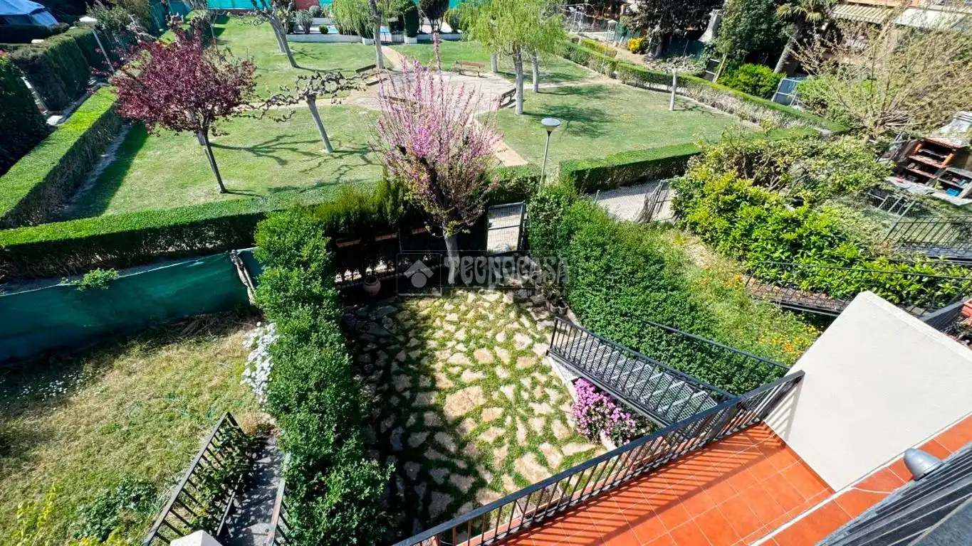 Jardín de Casa adosada en venta en Zaragoza con Aire acondicionado, Terraza y Piscina comunitaria