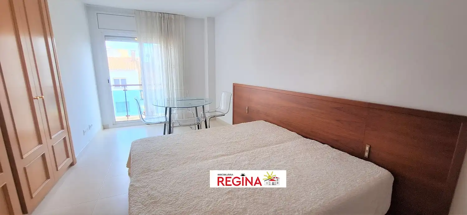Schlafzimmer von Dachboden zum Verkauf in L'Escala mit Heizung, Terrasse und Möbliert