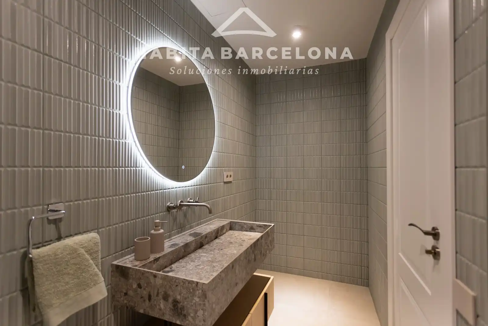 Baño de Piso de alquiler en Barcelona con Aire acondicionado, Calefacción y Parquet