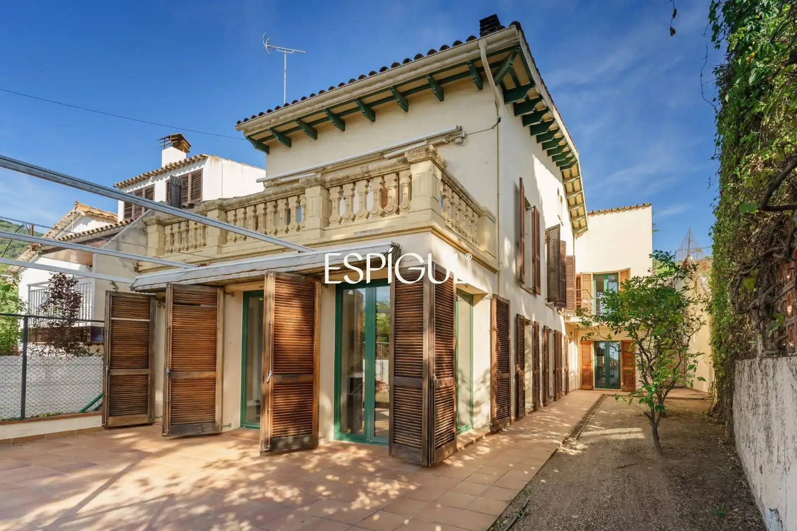 Exterior view of Detached homes for sale in Premià de Dalt, Barcelona