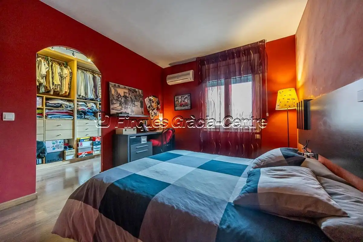 Dormitori de Casa adosada en venda en Sabadell amb Aire condicionat, Calefacció i Parquet