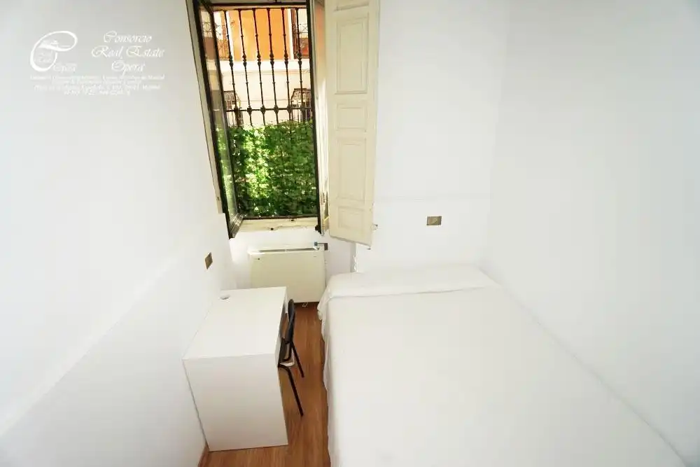 Flat for rent in Calle BOLA, Palacio