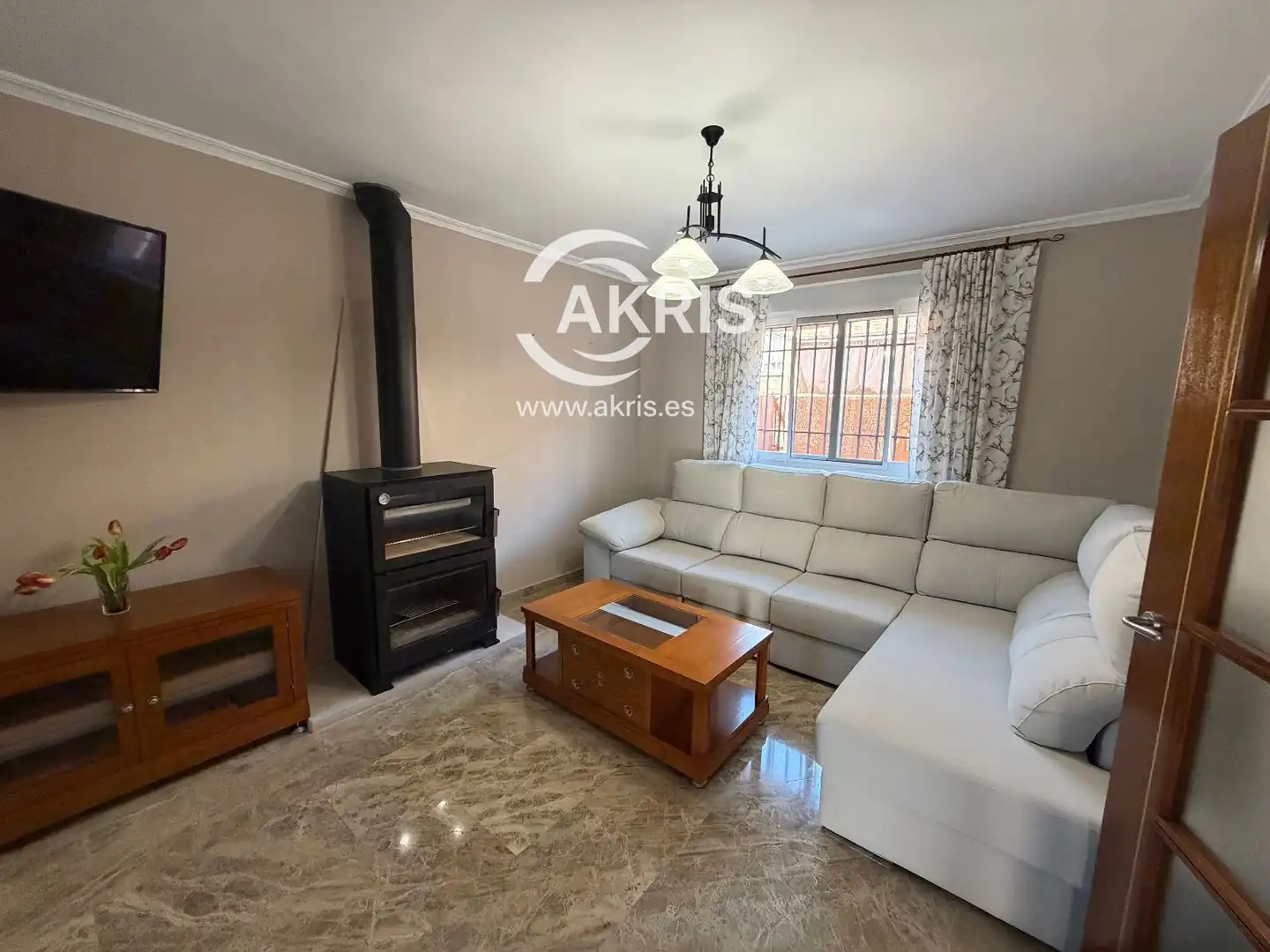 Sala d'estar de Casa adosada en venda en Toledo amb Aire condicionat, Jardí privat i Terrassa