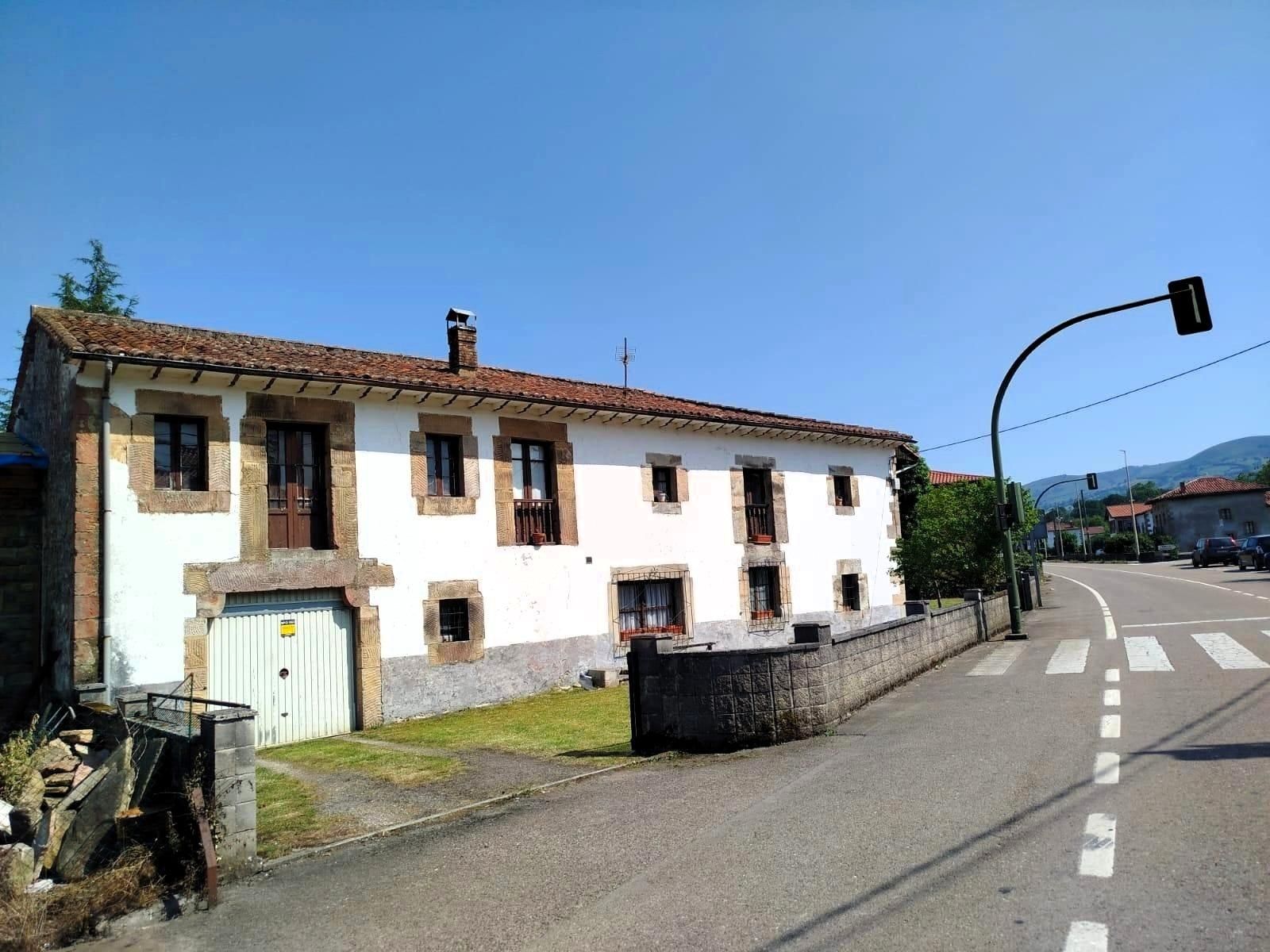 Vista exterior de Casa o xalet en venda en Villafufre amb Calefacció, Jardí privat i Traster