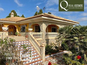 Chalet con balcón en venta en Partidas de Alicante