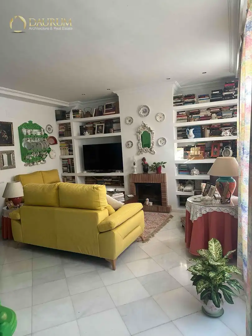 Sala de estar de Casa o chalet en venta en Sevilla con Aire acondicionado, Terraza y Balcón