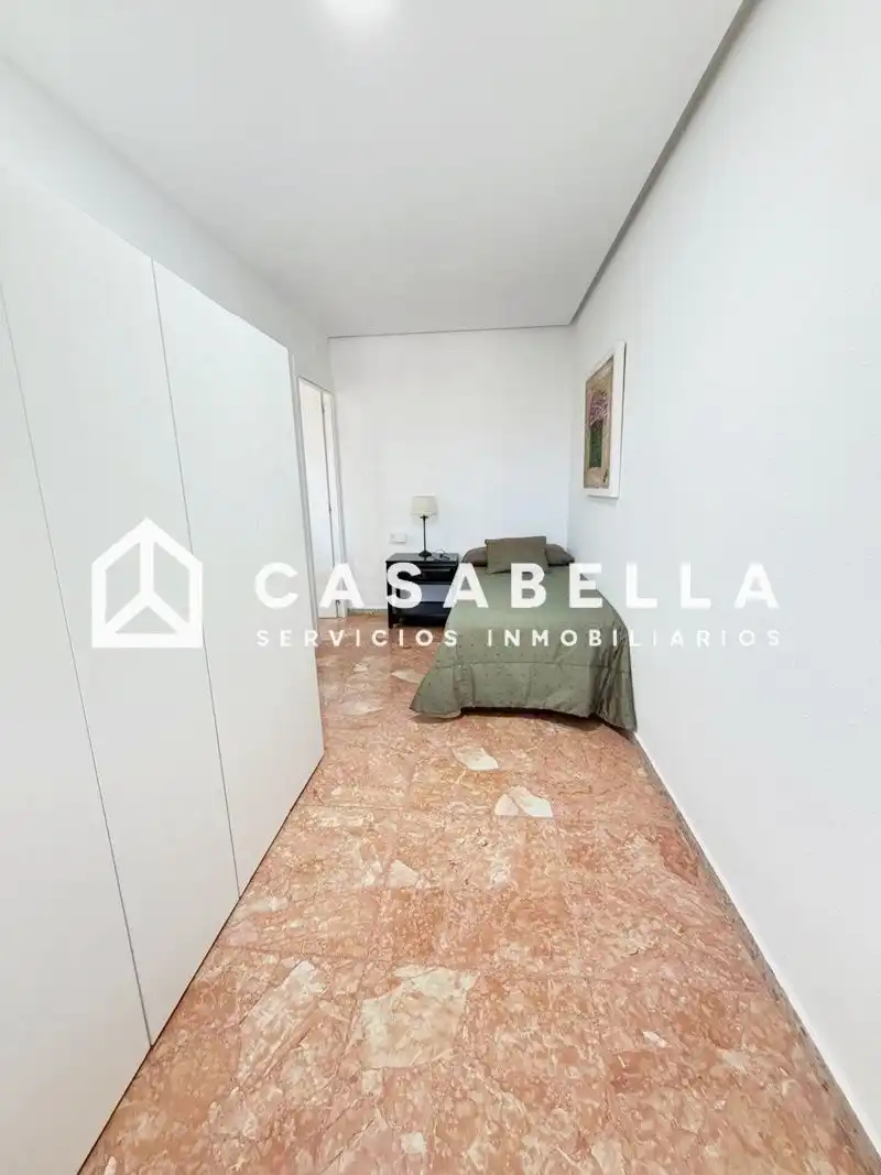 Schlafzimmer von Wohnung zur Miete in Valencia mit Klimaanlage, Heizung und Terrasse