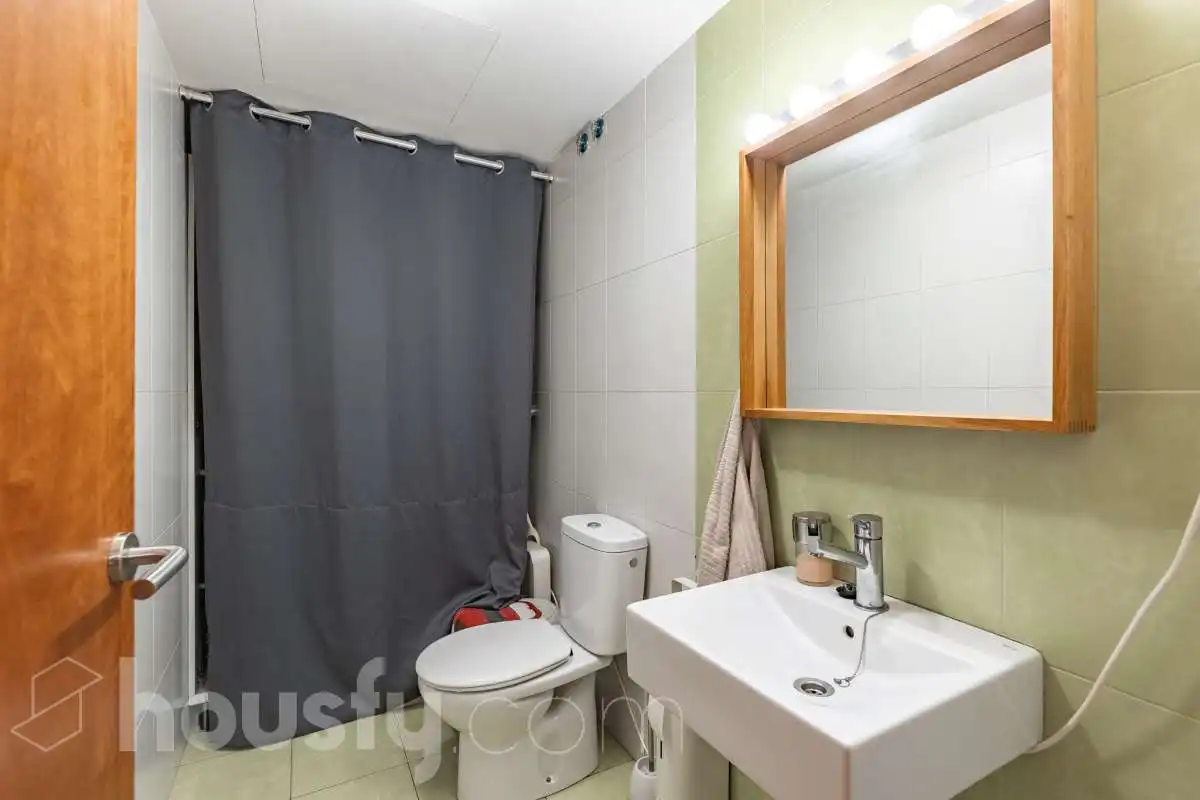 Bathroom of Duplexes for sale in L'Hospitalet de Llobregat  with Air Conditioner, Heating and Parquet flooring