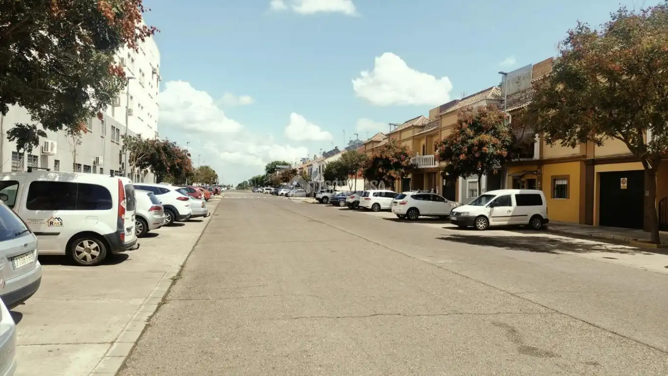 Vista exterior de Piso en venta en La Rinconada con Aire acondicionado