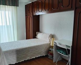 Dormitori de Apartament per a compartir en  Zaragoza Capital amb Calefacció, Moblat i Forn