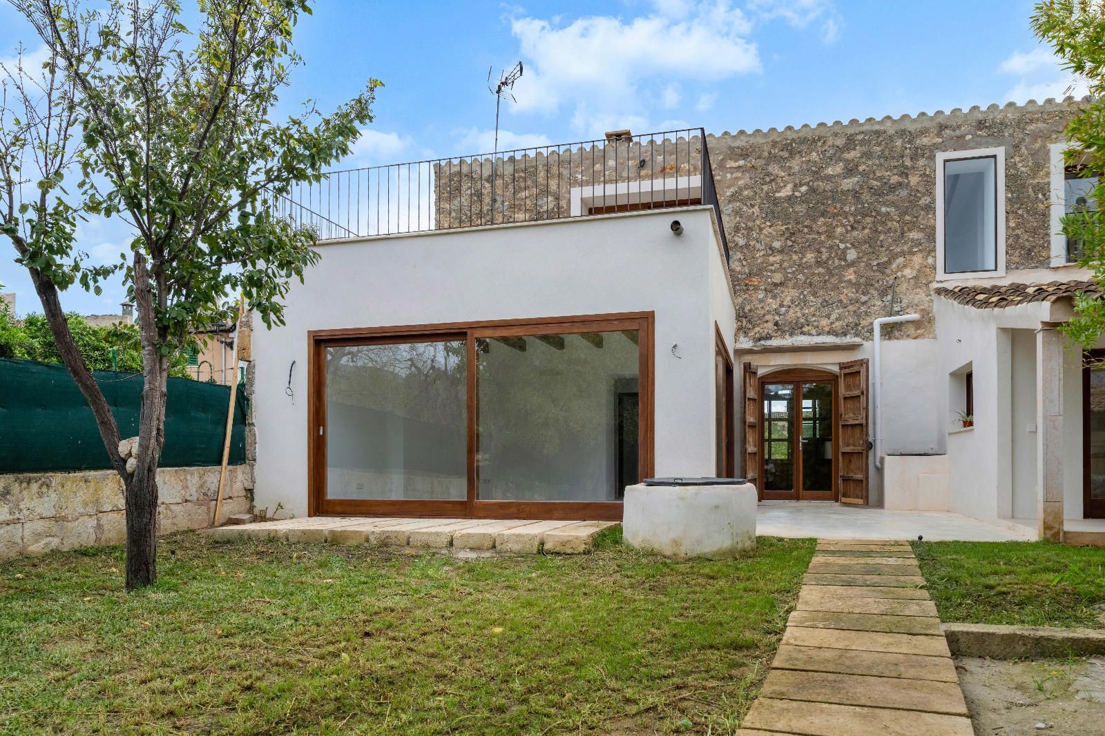 Vista exterior de Casa adosada en venda en Campanet amb Calefacció, Jardí privat i Terrassa