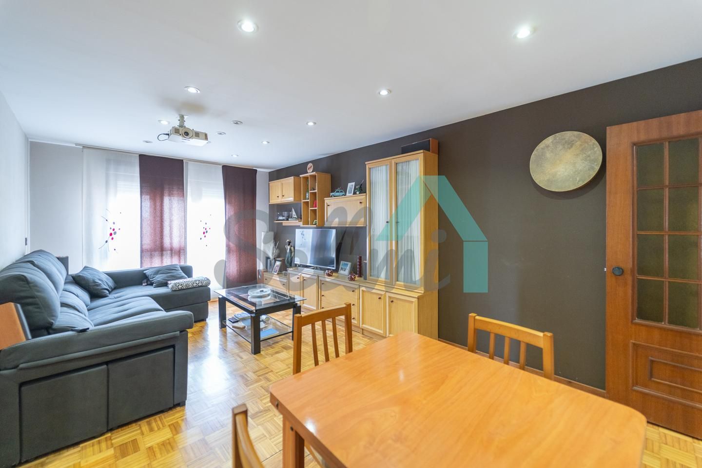 Living room of Flat for sale in Oviedo   with Heating, Parquet flooring and Storage room