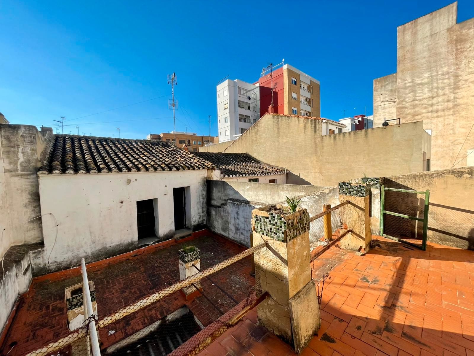 Exterior view of House or chalet for sale in Moncada  with Terrace, Storage room and Furnished