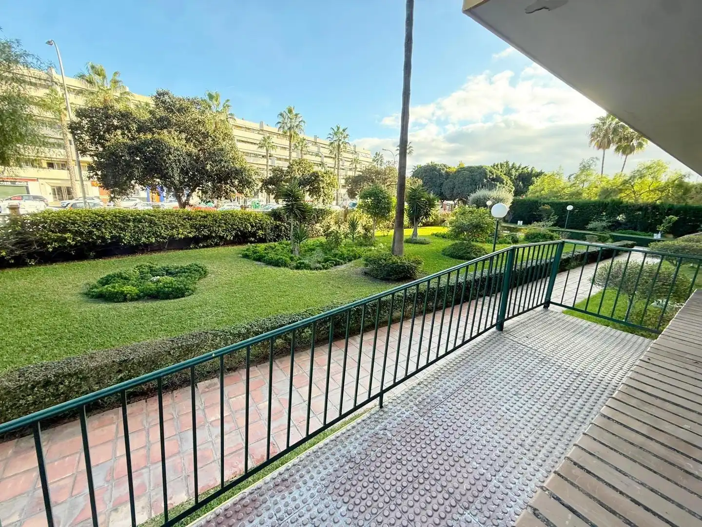 Vista exterior de Pis en venda en Málaga amb Aire condicionat, Calefacció i Jardí privat