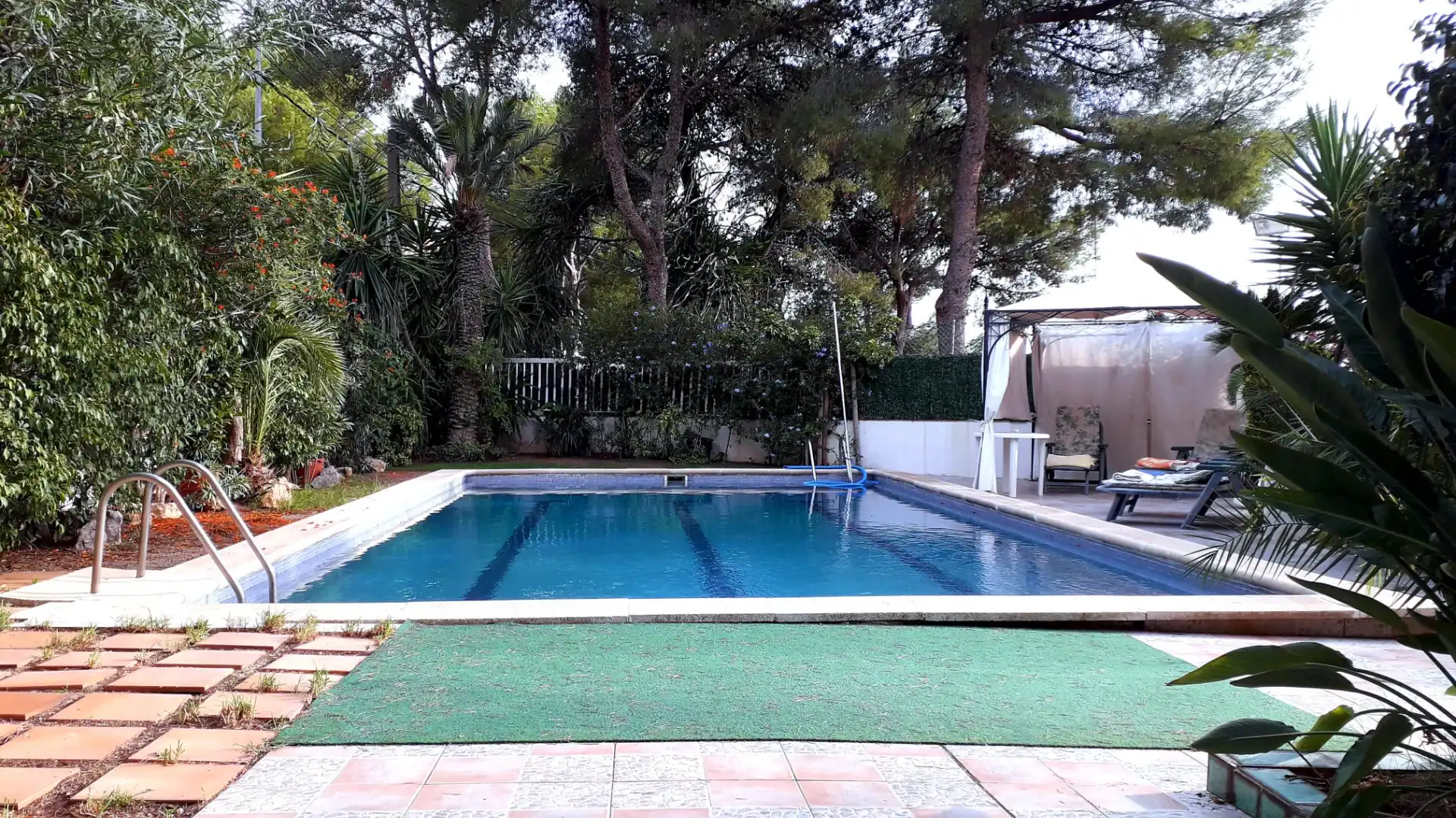 Piscina de Casa o xalet en venda en Castelldefels amb Aire condicionat, Calefacció i Jardí privat