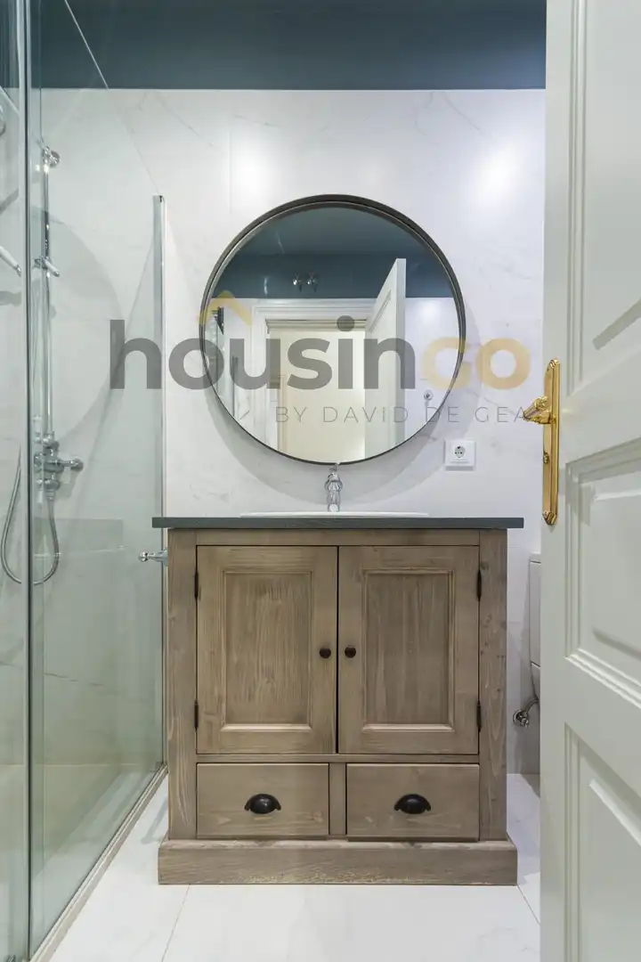 Bathroom of Flat for rent in Madrid  with Air Conditioner, Heating and Terrace