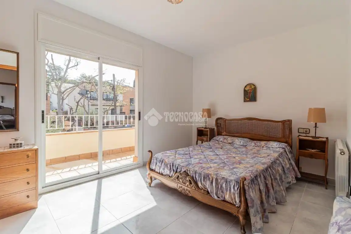 Bedroom of Houses for rent in Sant Cugat del Vallès  with Air Conditioner, Terrace and Balcony