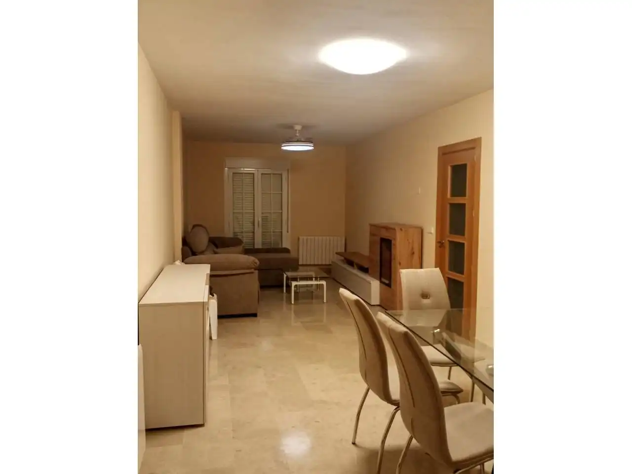 Appartement avec ascenseur à louer à Baza