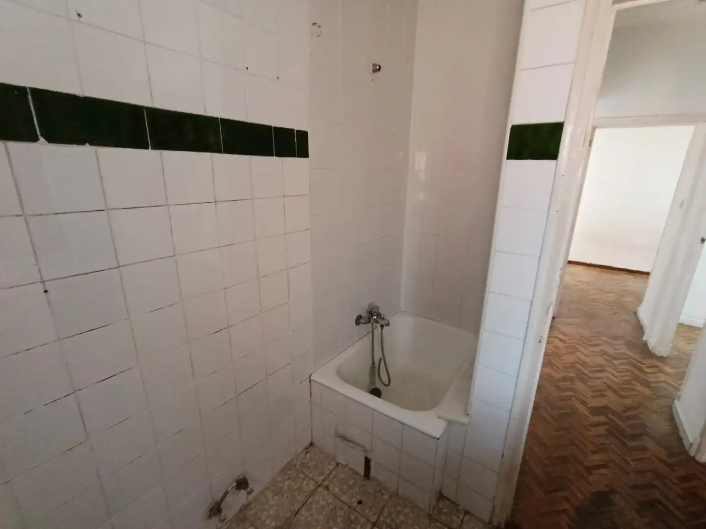 Bathroom of Flat for sale in Madrid