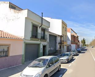Vista exterior de Casa adosada en venda en Mérida amb Terrassa
