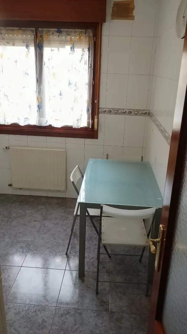 Cocina de Apartamento de alquiler en Oviedo  con Calefacción, Parquet y Amueblado