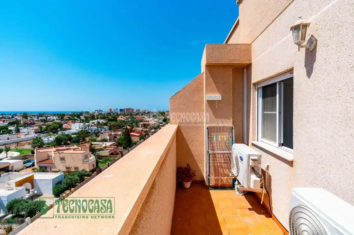 Vista exterior de Piso en venta en Roquetas de Mar con Calefacción y Terraza