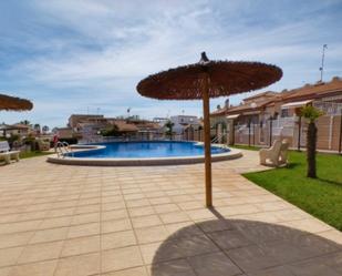 Piscina de Casa o xalet en venda en Orihuela amb Jardí privat, Terrassa i Piscina comunitària
