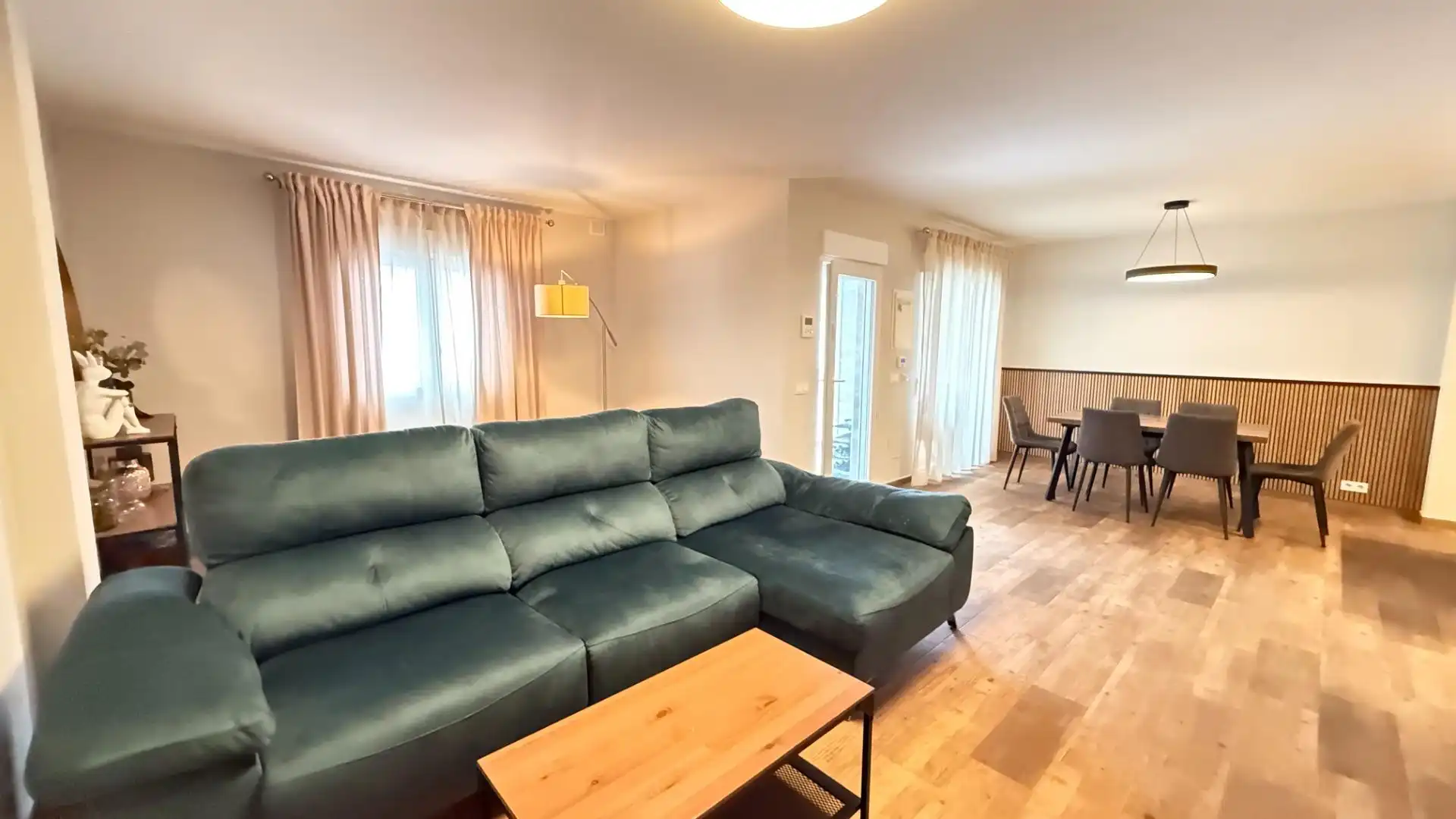 Villa mit Pool zum Verkauf in Avenida Laguna Azul, imagen 13