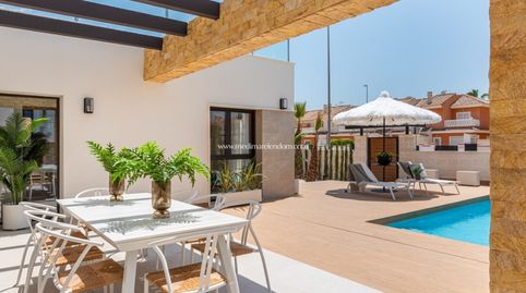 Villa moderna en venta en Ciudad Quesada, una urbanización popular en la Costa Blanca Sur. La villa está construida en la parcela, imatge 5